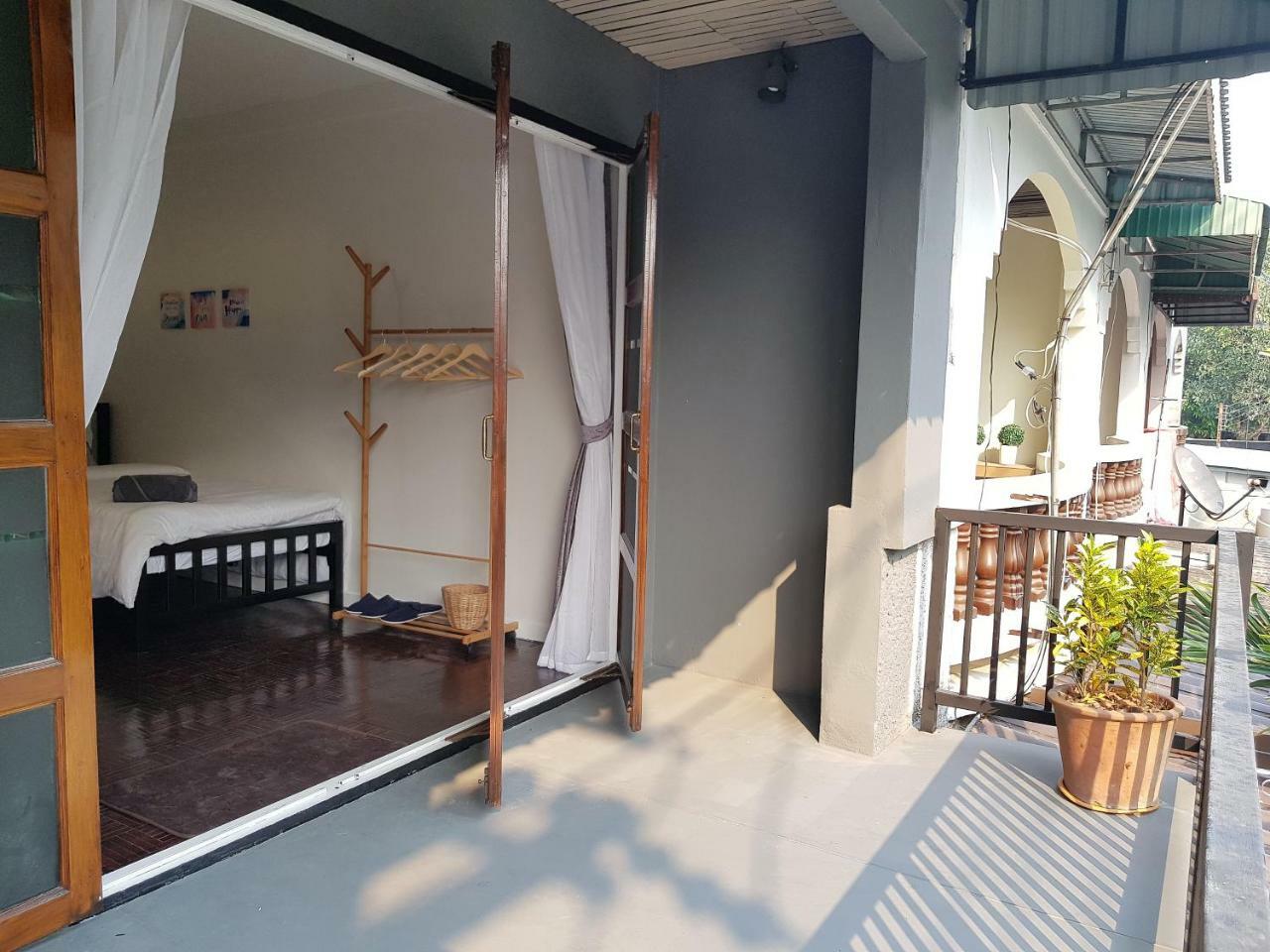 チエンマイ Piyanattha Houseヴィラ エクステリア 写真